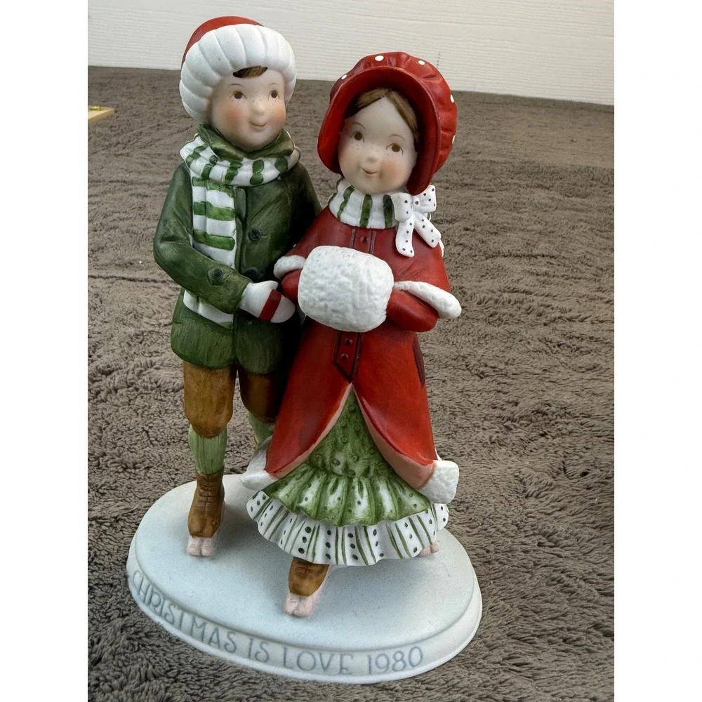 HOLLY HOBBIE LMTD ED 1980 CHRISTMAS IS‎ LOVE FIGURINE